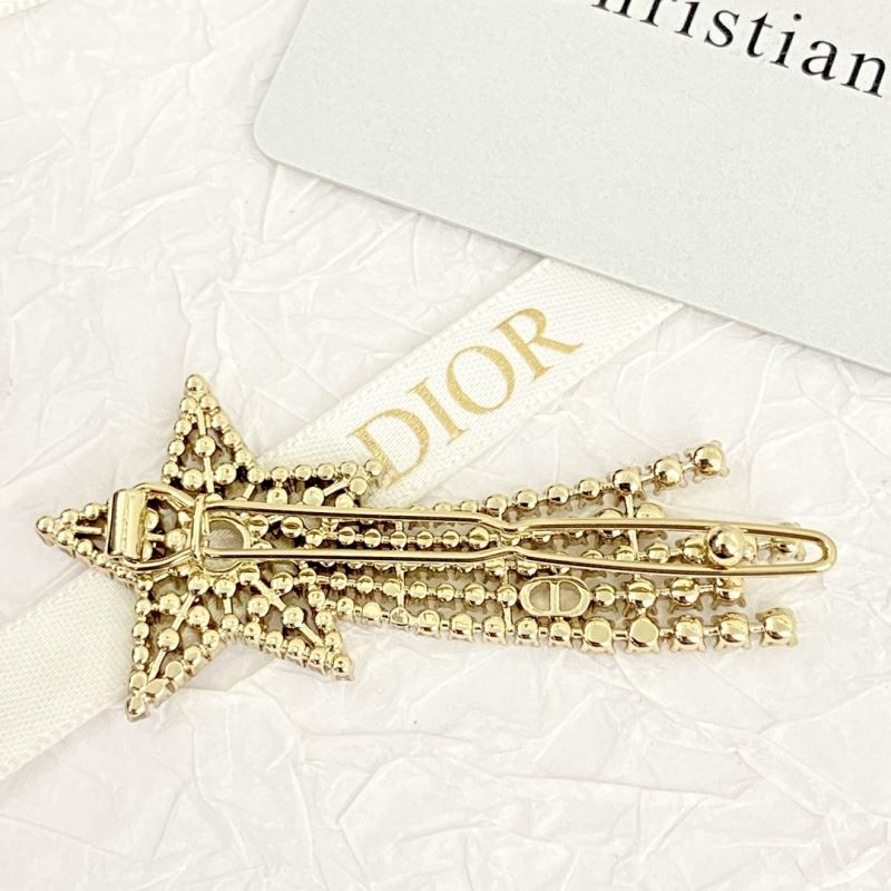 chr1st1an D10r brooches